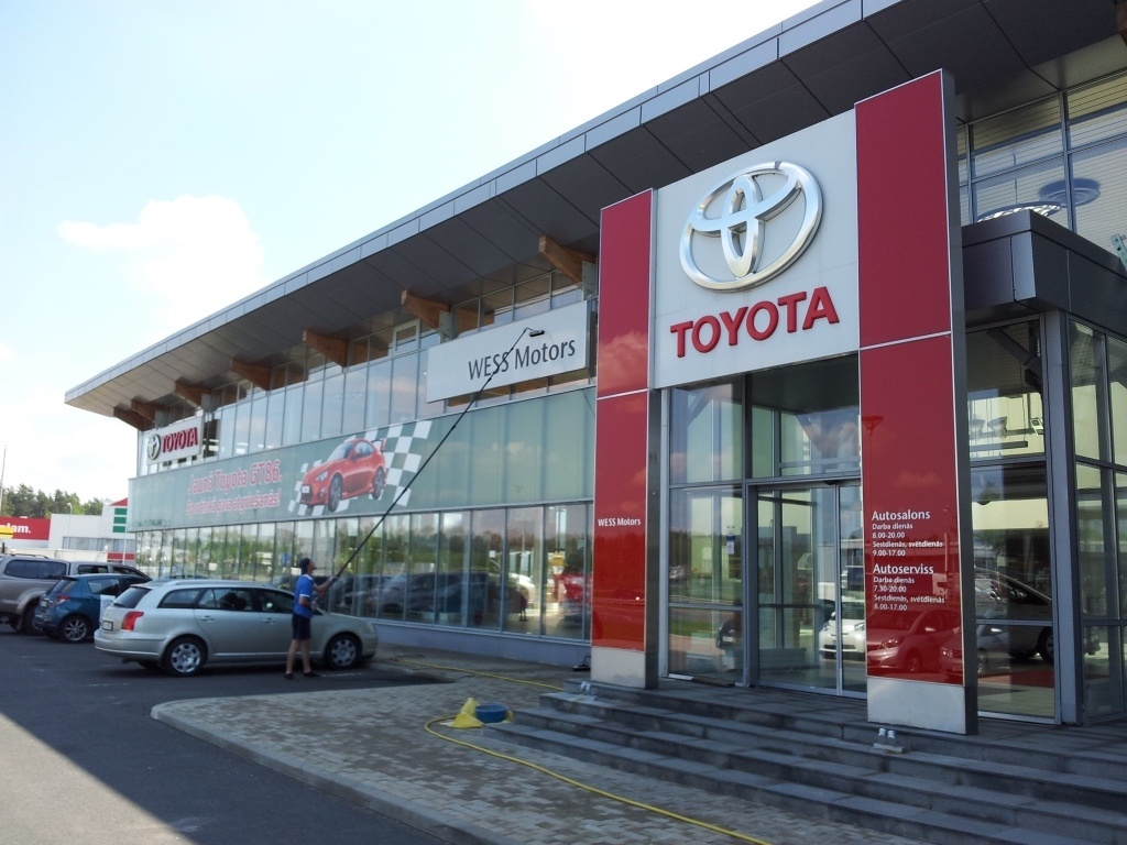 Stikla fasādes mazgāšana 2.JPG.jpg